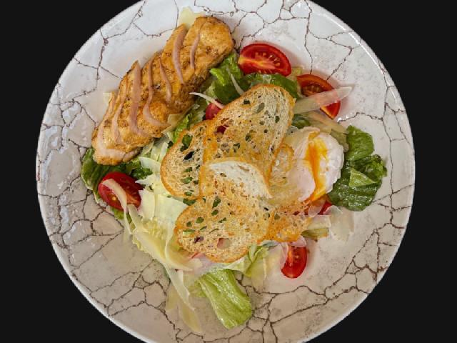 "Цезарь" с   куриной грудинкой