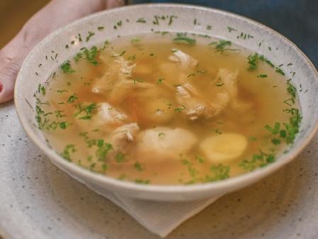 Курячий бульйон з галушками