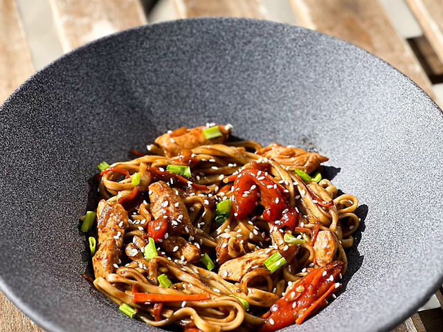 УДОН З КУРКОЮ: 