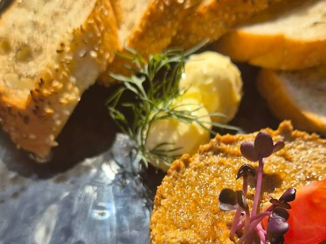Курячий паштет із грінками
