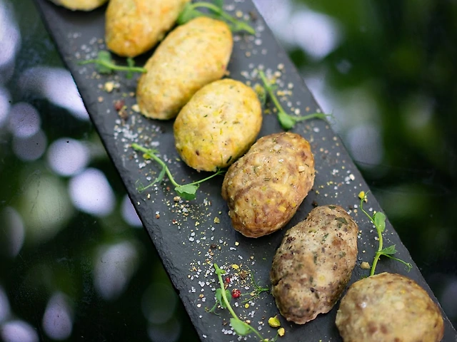 MINCED CUTLETS (PORK AND BEEF) WITH PRUNES, REDUCED FAT