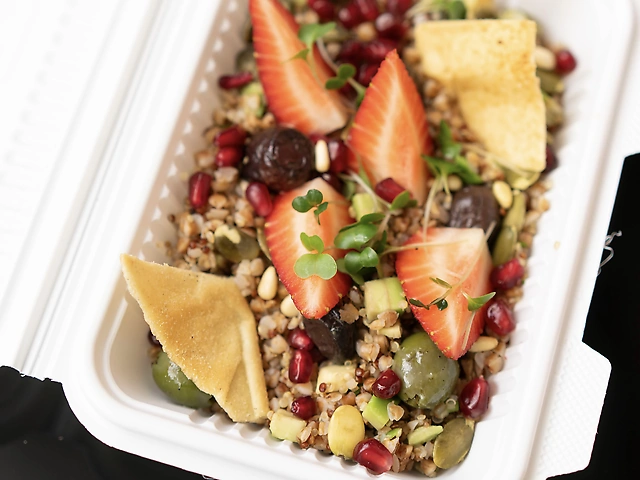 BUCKWHEAT AND QUINOA WITH BERRIES AND NUTS