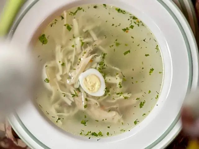 Курячий бульйон з домашньою локшиною