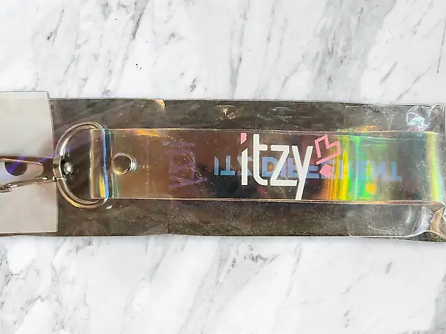 Брелок Itzy